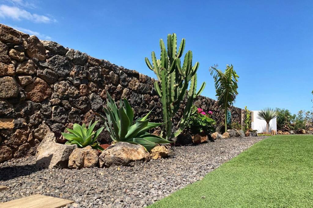 Agua Guesthouse Lajares Villa Con Jacuzzi Bagian luar foto
